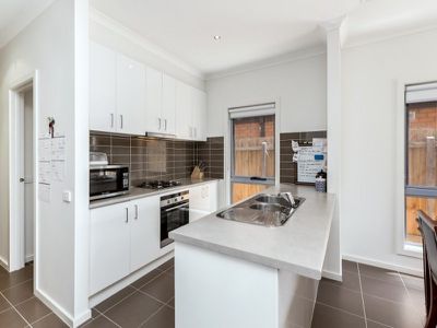 1 / 24C Billabong Court, Tarneit