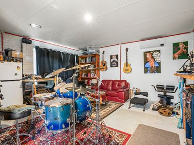 24 MANLY CRESCENT, Warnbro