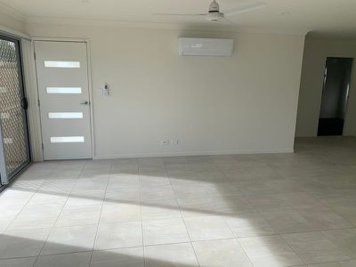 1 / 2 Herald Close, Kallangur
