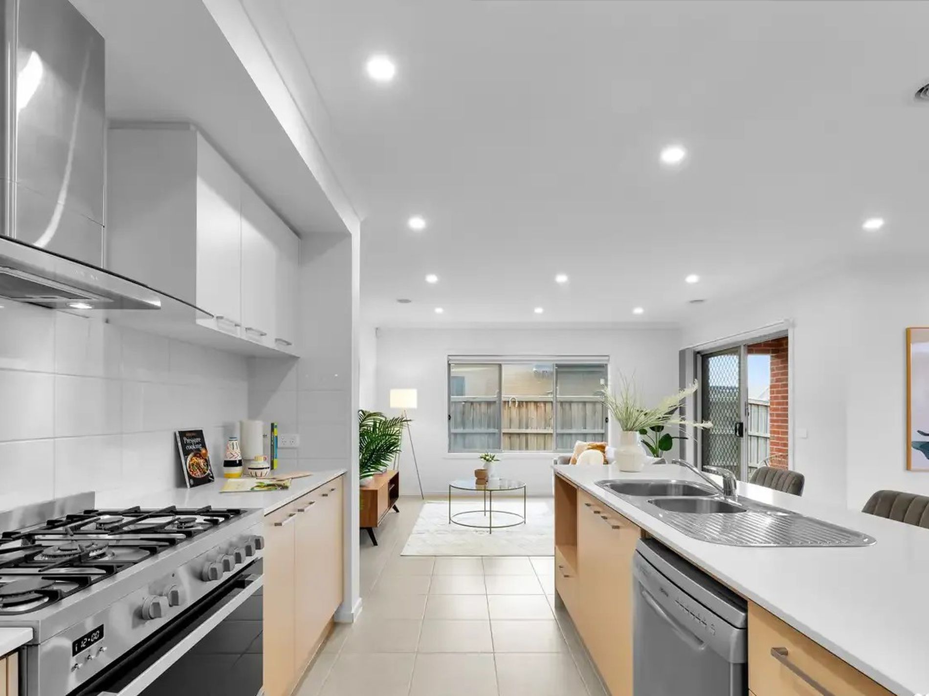 9 Hutchence Drive, Point Cook