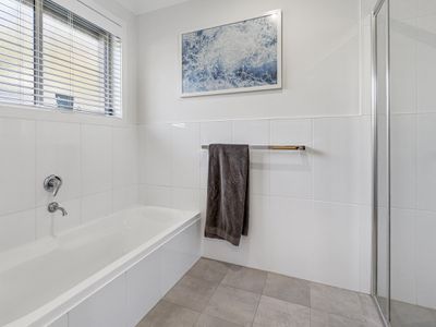 7 Mummaga Lake Drive, Dalmeny