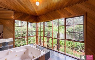24 Sugarloaf Road, Beaconsfield Upper