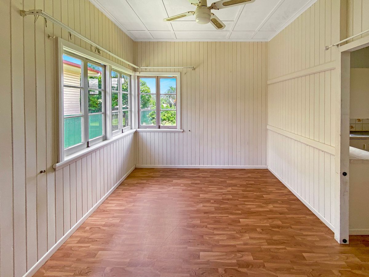 74 Planet Avenue, Atherton