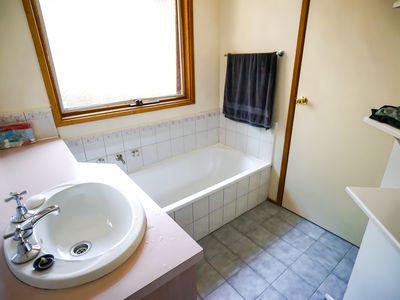 10 CLAREY AVENUE, Seymour