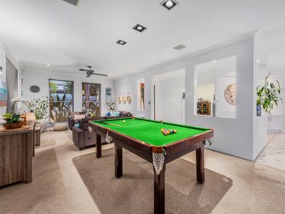 9 Senden Cr, Manly West