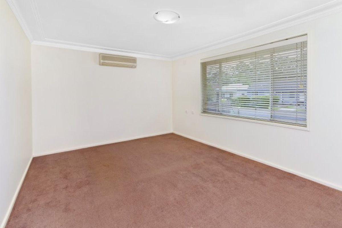 8 Lionel Parade, Springfield