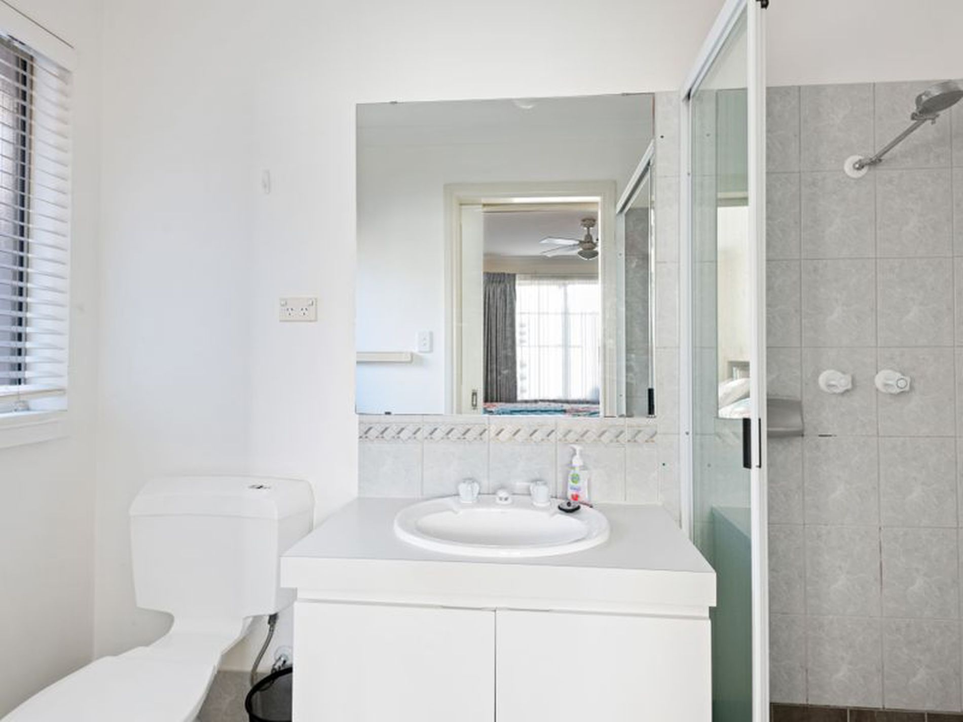 10B Riverina Way, Hannans