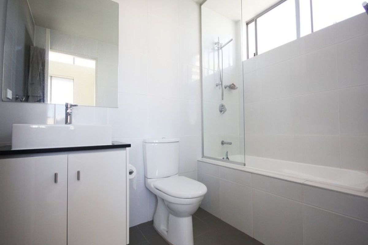 322 / 3  Stromboli Strait , Wentworth Point