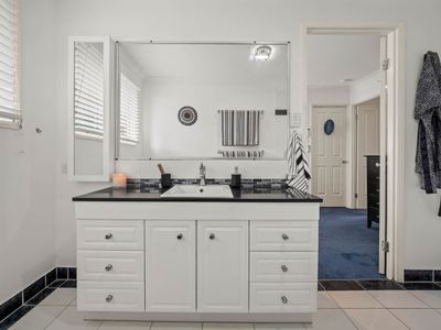 6 Bartlett Terrace, Redland Bay