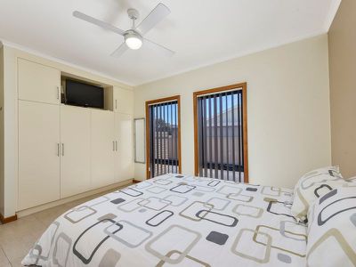 1 / 36 Railway Tce, Beachport