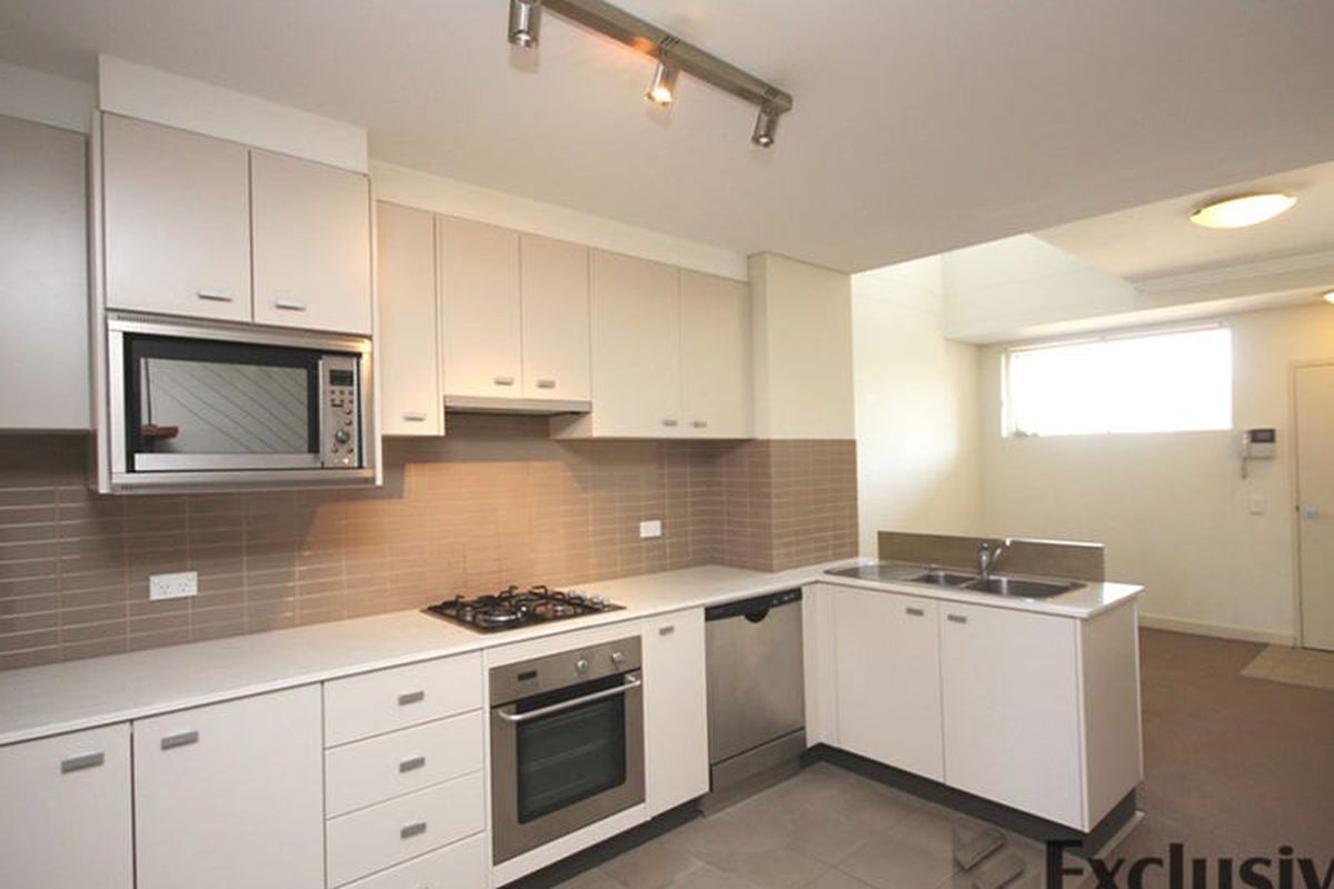 4  Stromboli Strait , Wentworth Point
