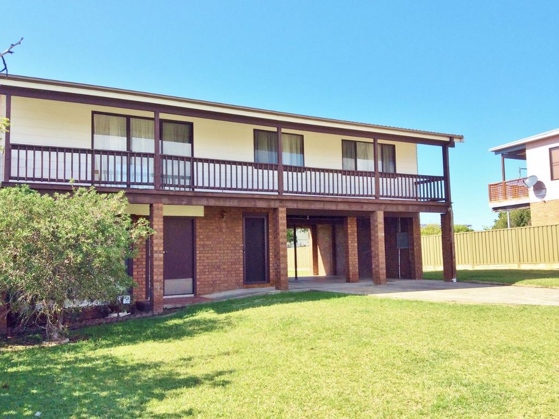 16 Vista Drive, Dolphin Point