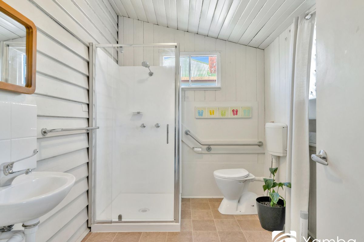 18-20 Clyde Street, Maclean