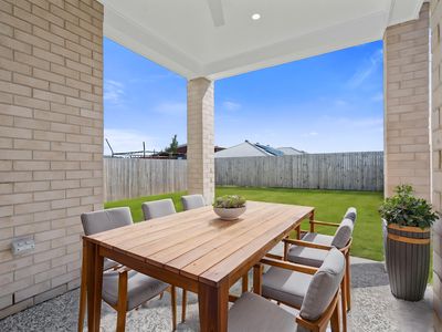 12 Livistona St, Redland Bay