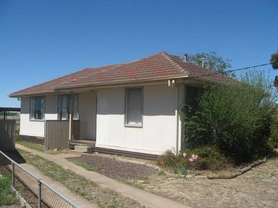 42 Winifred Street, Horsham