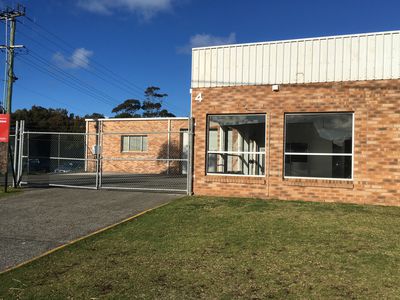 4 Woolworths Avenue, Warilla