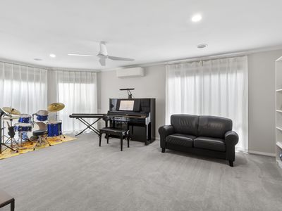 16 Skylark Court, Lara