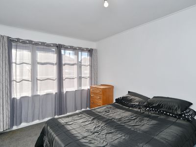 1 / 38 Fenchurch Street, Redwood