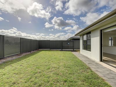 8 Johnstone Court, Evanston Gardens