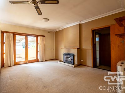 8 Lackey Street, Guyra