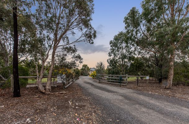 13 The Ridge, Oaklands Junction