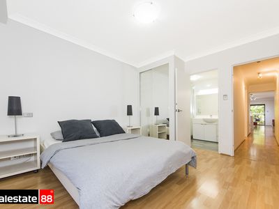 24 / 122 Mounts Bay Road, Perth