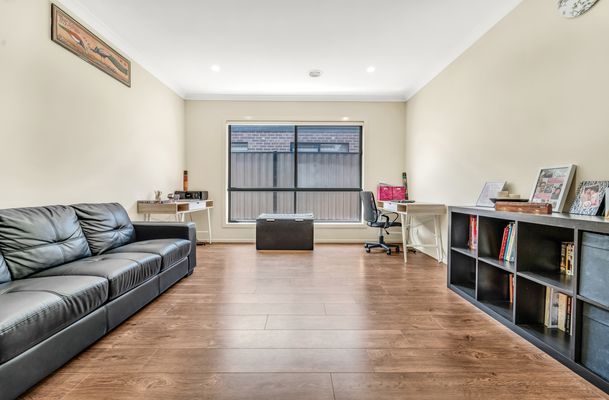 61 Featherwood Crescent, Craigieburn