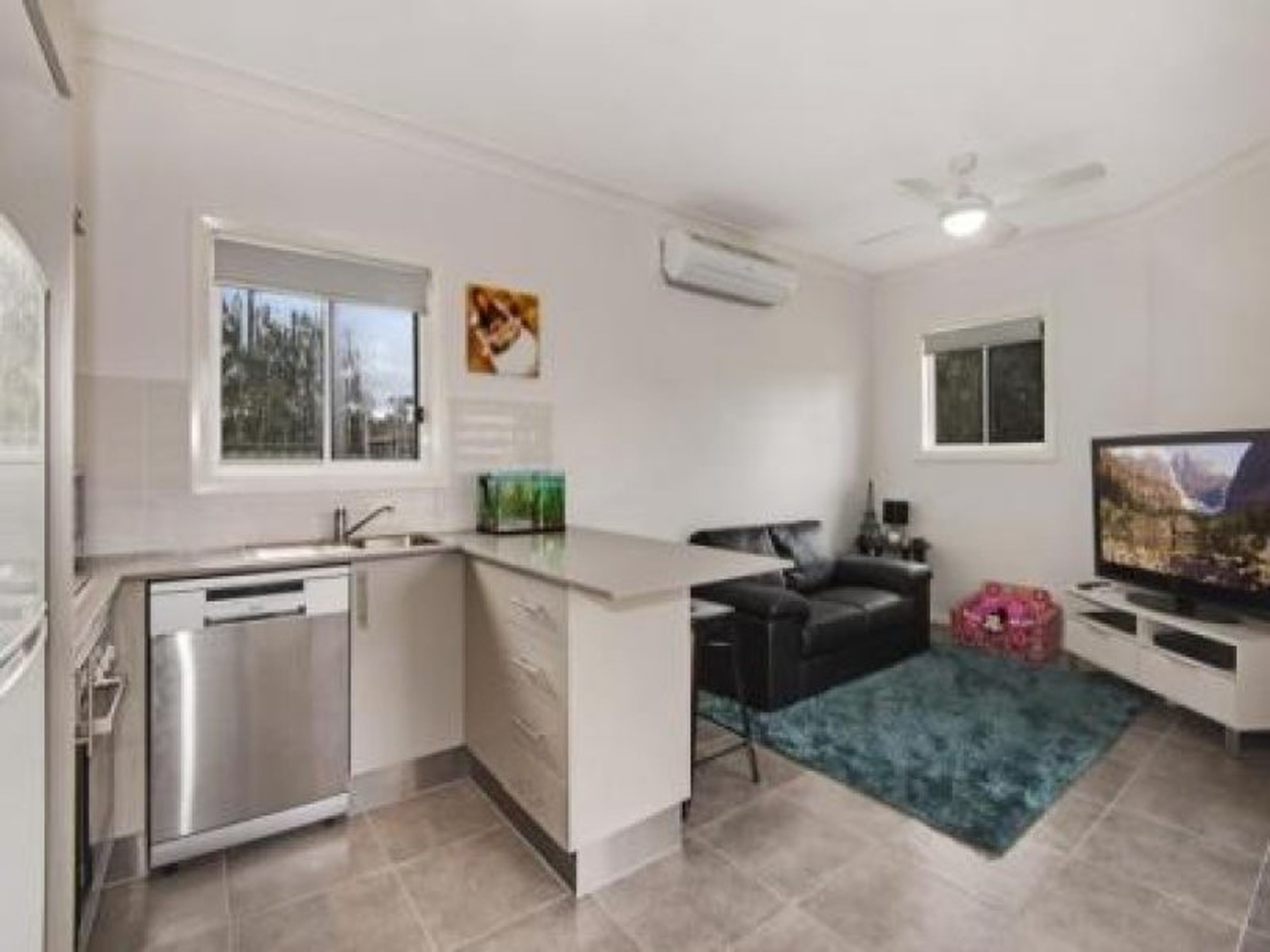 8A Werona Avenue, CLAREMONT MEADOWS