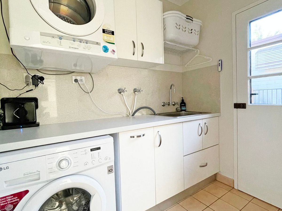 9 Tenth Avenue, Atherton
