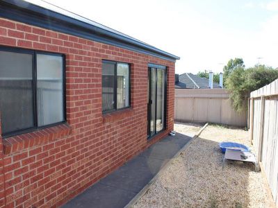 2 / 8B Elwood Street, Golden Square