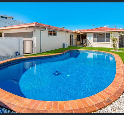 12 Andrea Avenue, Broadbeach Waters