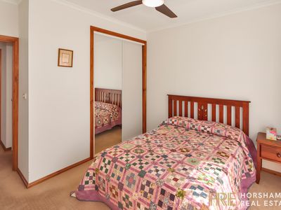2 / 8 Ashwin Close, Horsham