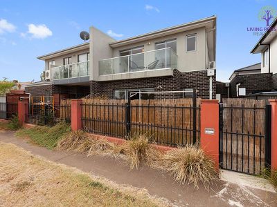 3 / 12 La Rochelle Boulevard, Point Cook