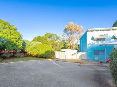 4/12 Edmund way, Calista