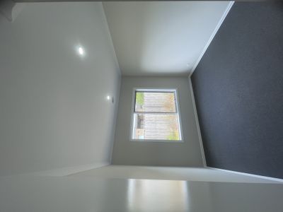 61 Sunlight Circuit, Lara