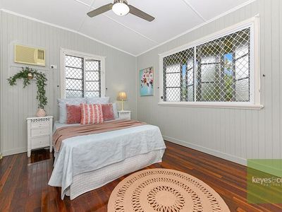 8A Tuffley Street, West End