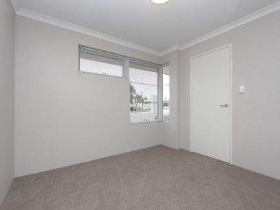 2 / 58 Central Avenue, Redcliffe