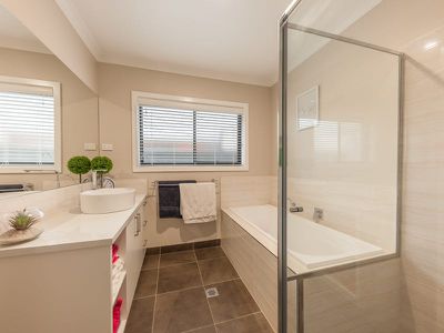 190 Forest Dr, Thurgoona