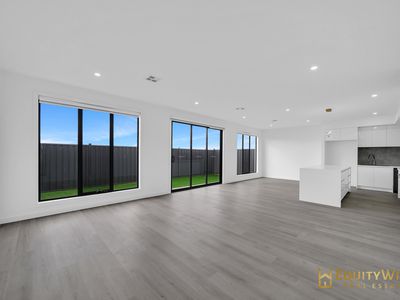13 Marsdenia Street, Manor Lakes