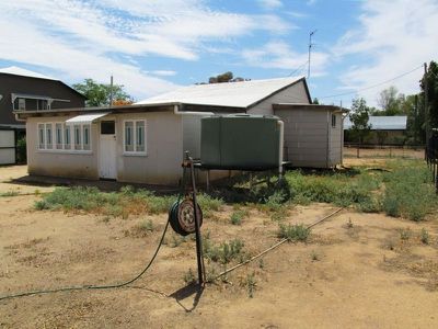 136 Wren Street, Longreach