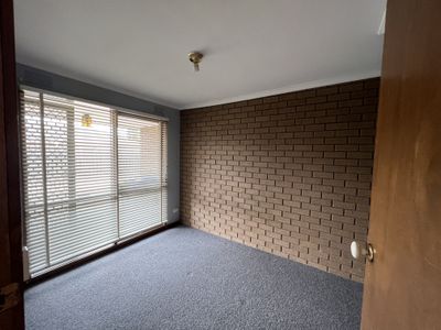2 / 11 Beasley Avenue, Werribee