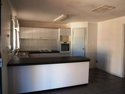 7 Turro Place, Newman