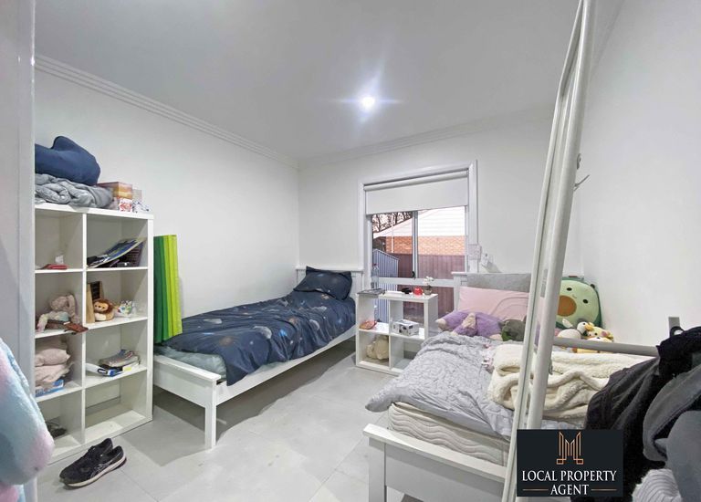 28B Monie Ave, East Hills