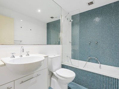 308 / 28 Rider Boulevard, Rhodes