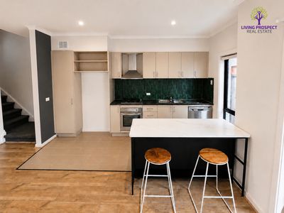33 / 39 Astley Crescent, Point Cook