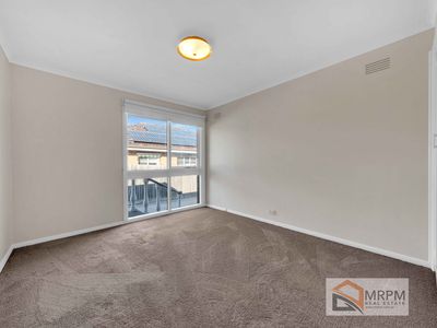 2 / 6 Waiora Parade, West Footscray