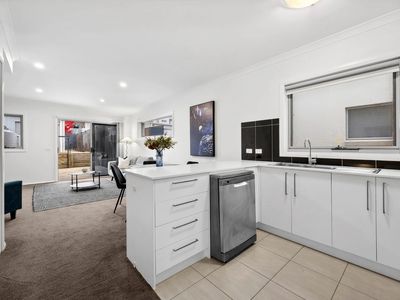 140 / 142 Mapleton Avenue, Harrison