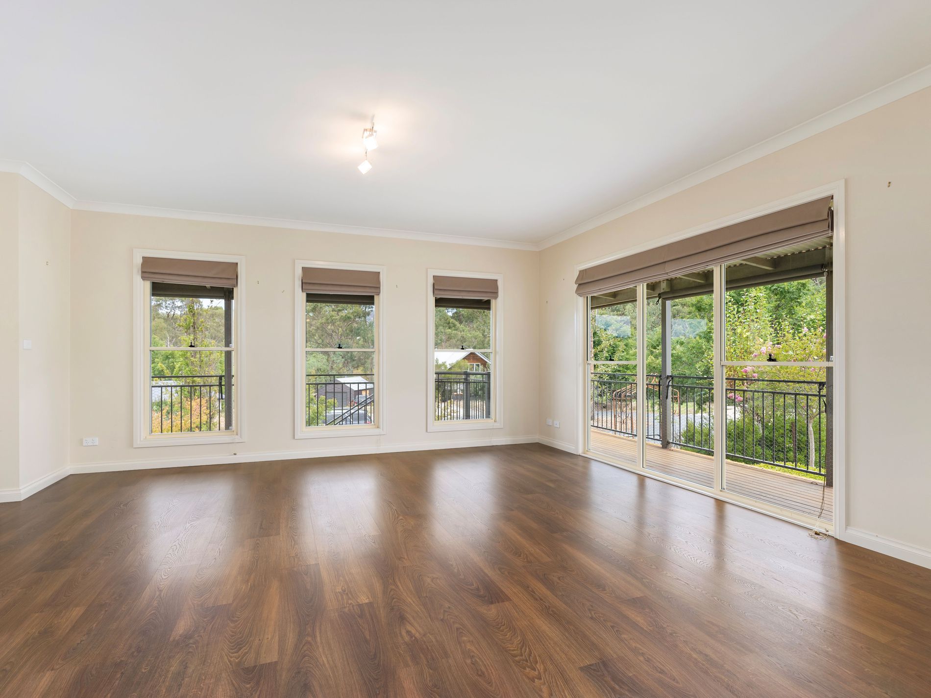 12 MCEVOY LANE, Yackandandah