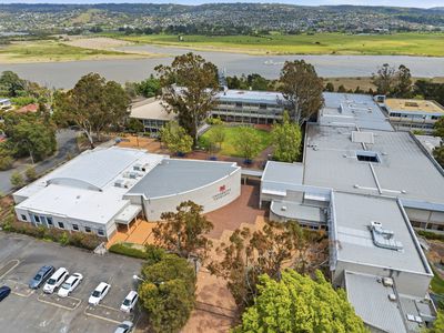 B2 / 75 Newnham Drive, Newnham