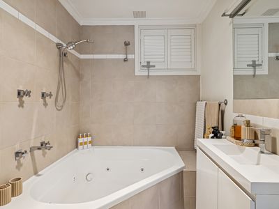 12 Drummond Street, Redcliffe